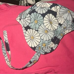 Kate Quinn 2t 2019 og blue vintage daisies bonnet hat